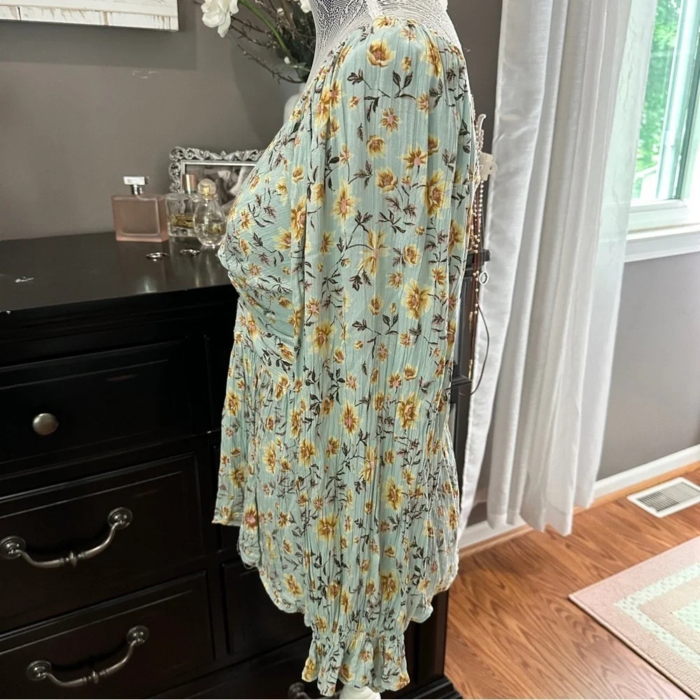 Angie Floral Sage Green Babydoll Long Sleeve Boho Smocked Peplum Top Size Small - Picture 6 of 16